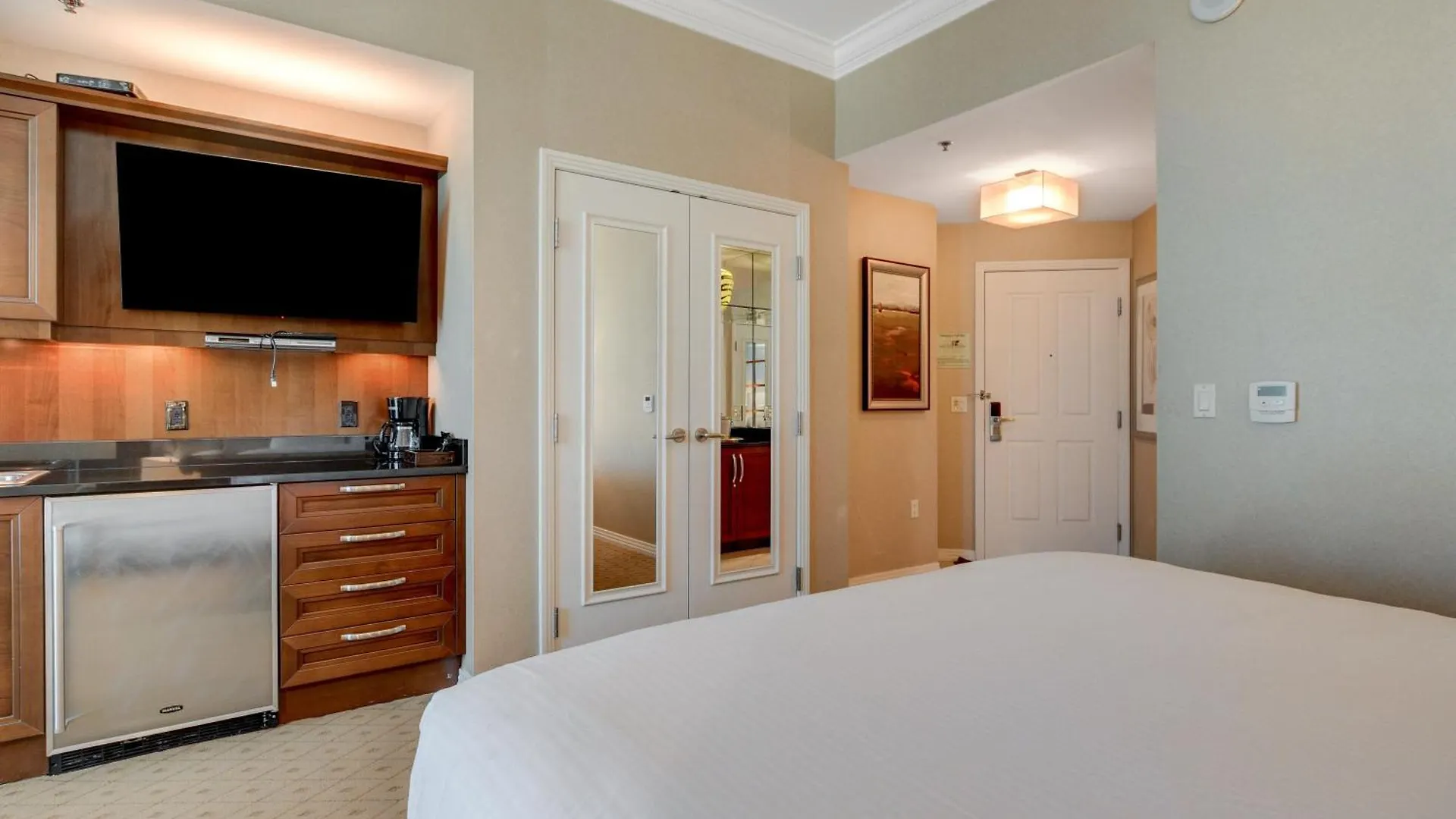 The Fantasy Suite Mgm Signature Pool View Las Vegas Aparthotel